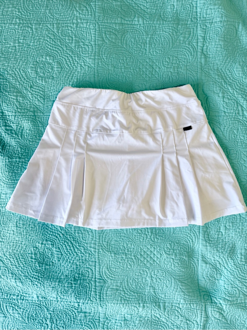 {SHEIN} White Pleated Miniskirt Skort with Pickle / Tennis Ball Pocket - Women